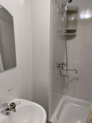 Мини-отель Луманская заводь Кириллов Стандартный четырехместный номер-6