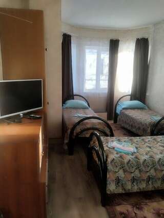 Мини-отель Луманская заводь Кириллов Четырехместный номер эконом-класса с общей ванной комнатой-2