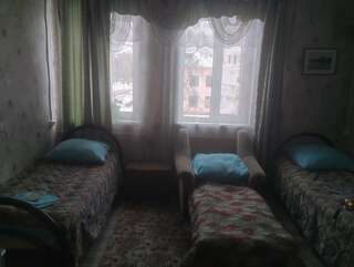 Мини-отель Луманская заводь Кириллов Двухместный номер с 2 отдельными кроватями и общей ванной комнатой-1