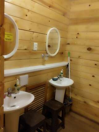 Мини-отель Луманская заводь Кириллов Четырехместный номер эконом-класса с общей ванной комнатой-6